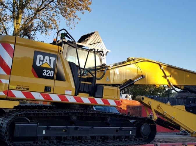 CAT320 20T High Reach available with a range of attachments